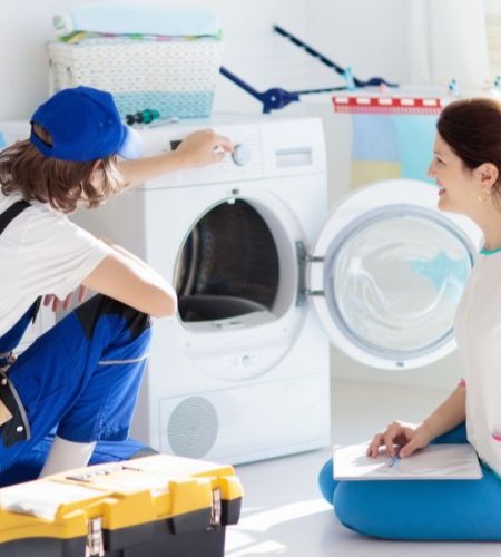 תמונה של טכנאי מייבש כביסה